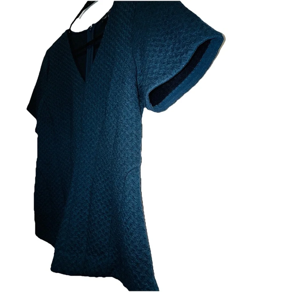 Ann Taylor Geo Jacquard Peplum Top Blue/Teal Textured Knit XS V neck zipper chic